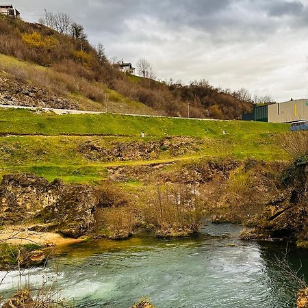 Apart Cobras Jajce Exteriör bild