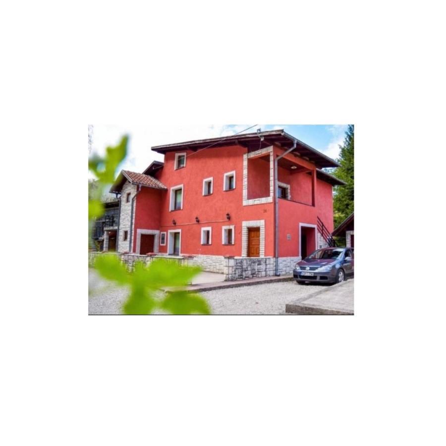 Apart Cobras Jajce Exteriör bild