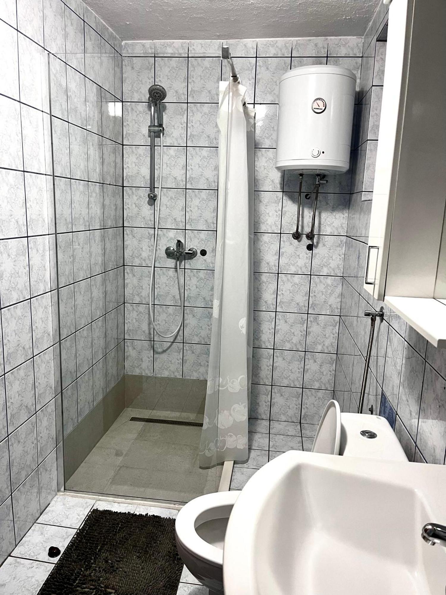 Apart Cobras Jajce Exteriör bild