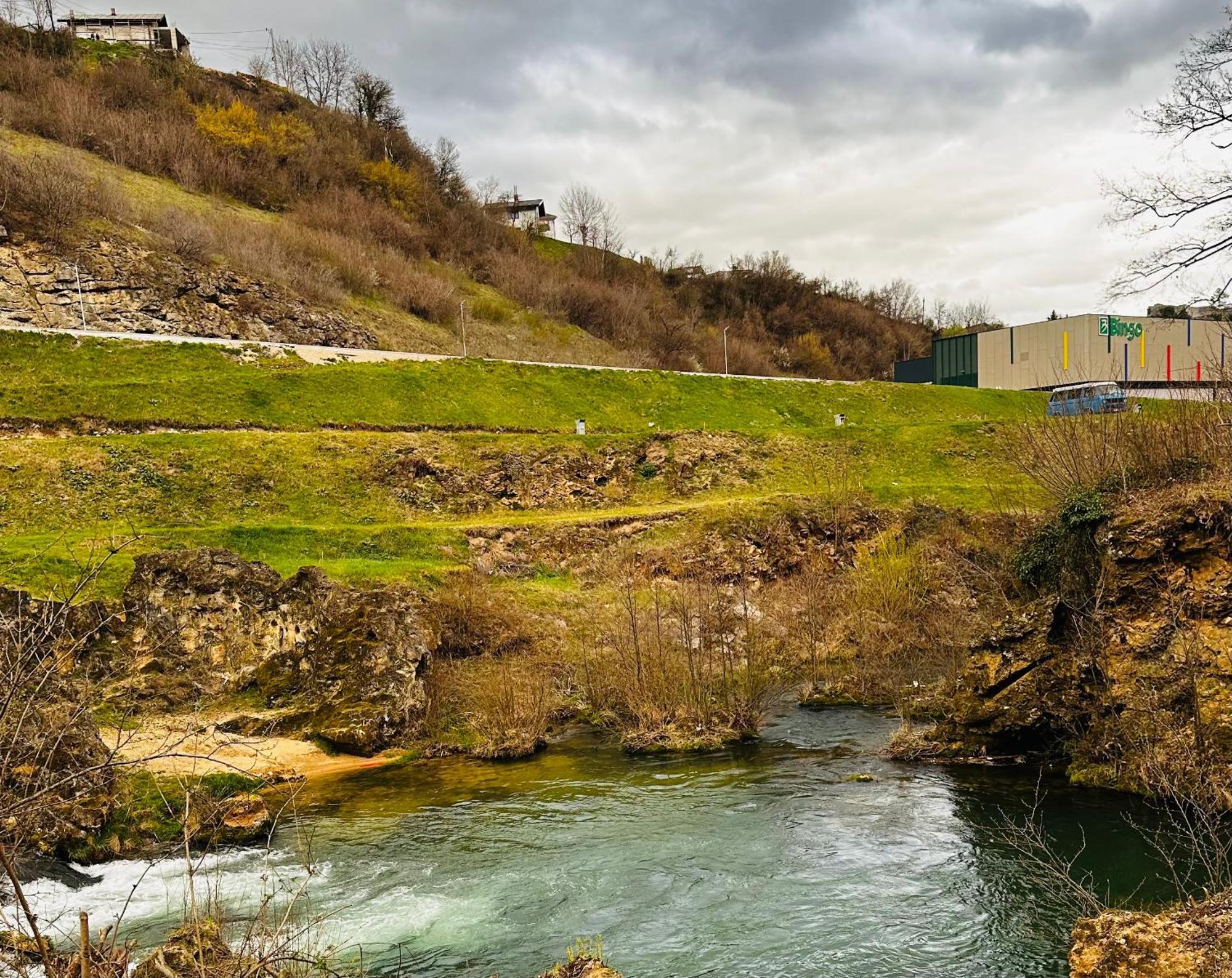 Apart Cobras Jajce Exteriör bild
