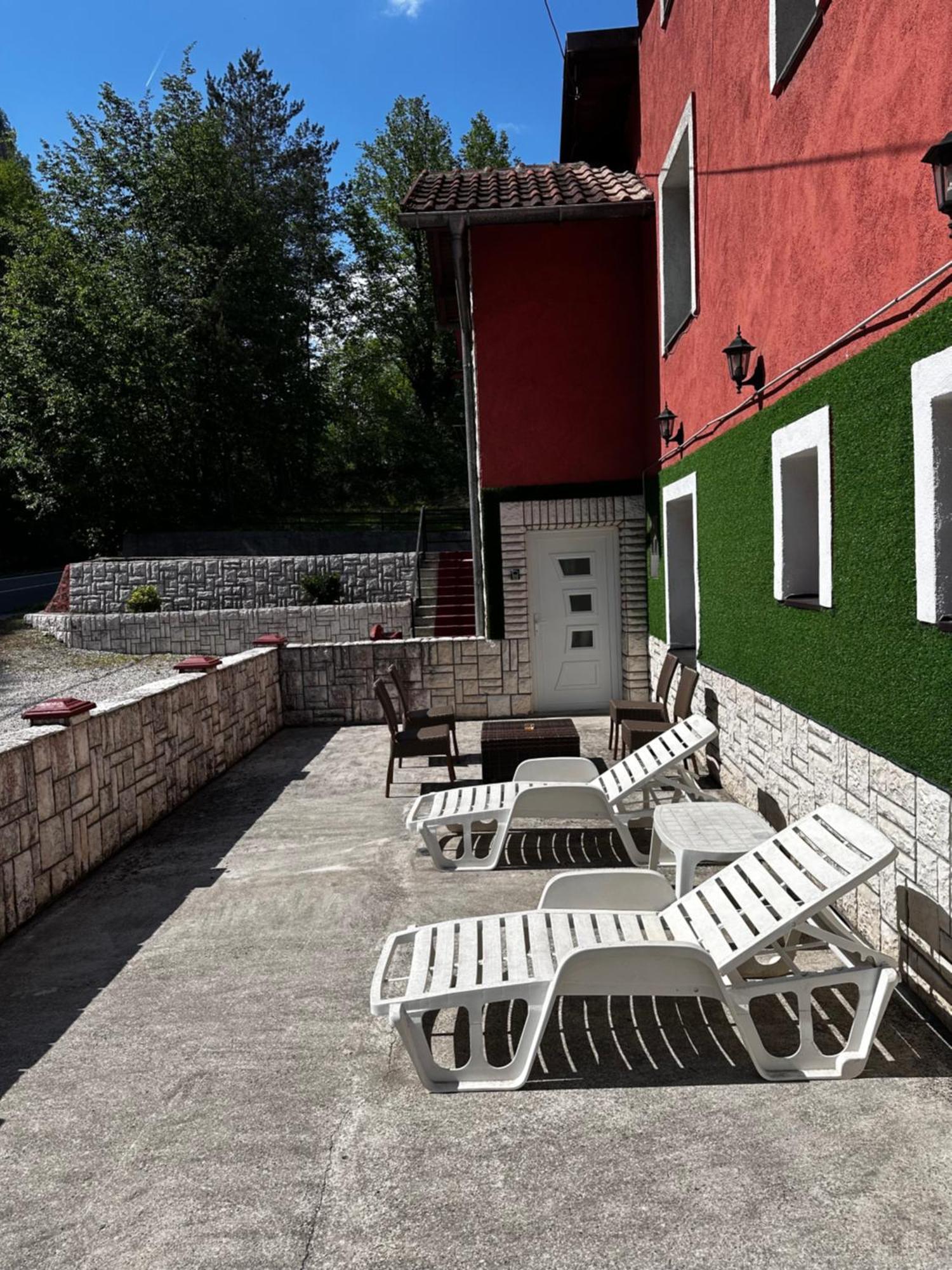 Apart Cobras Jajce Exteriör bild