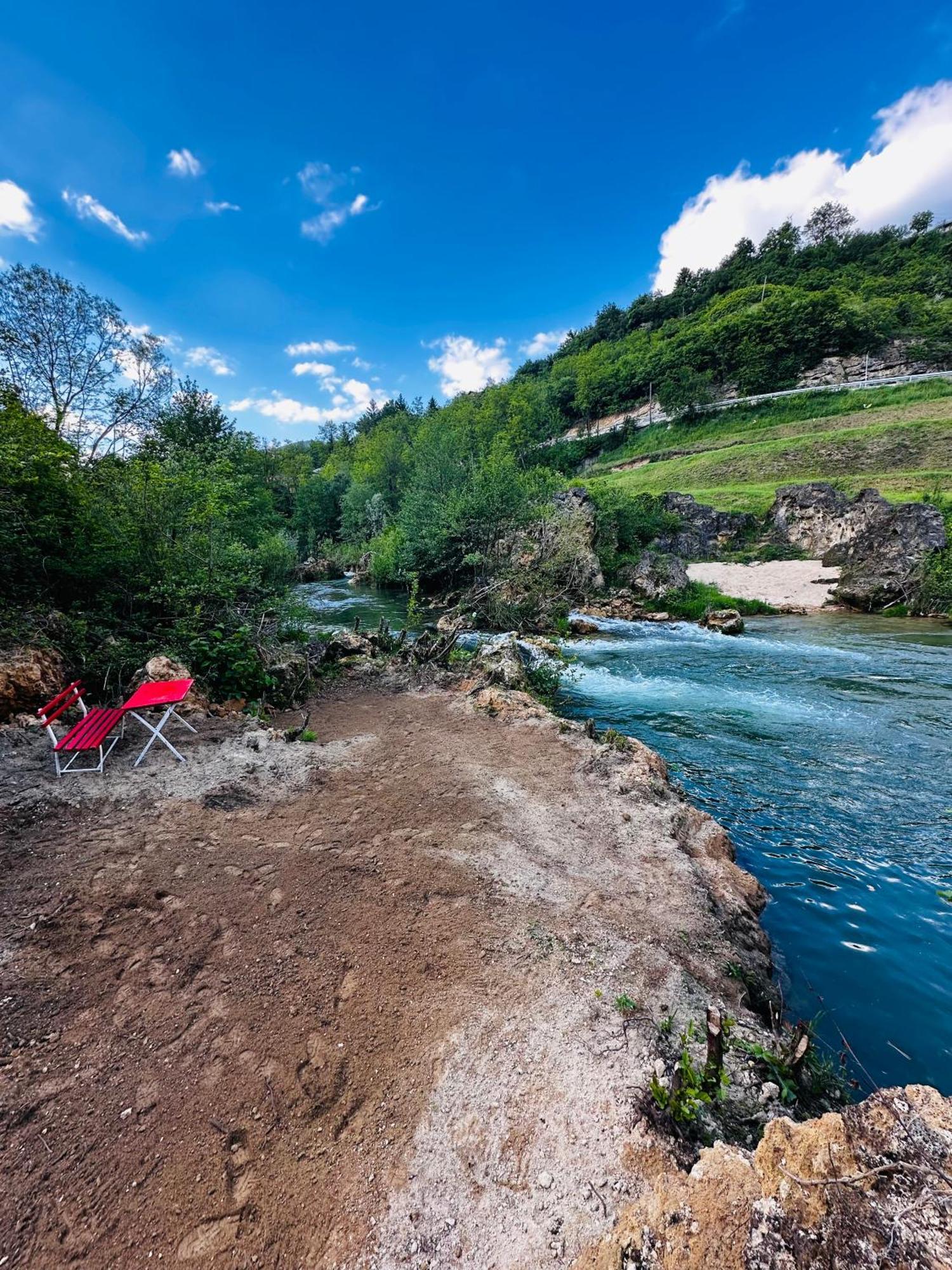 Apart Cobras Jajce Exteriör bild